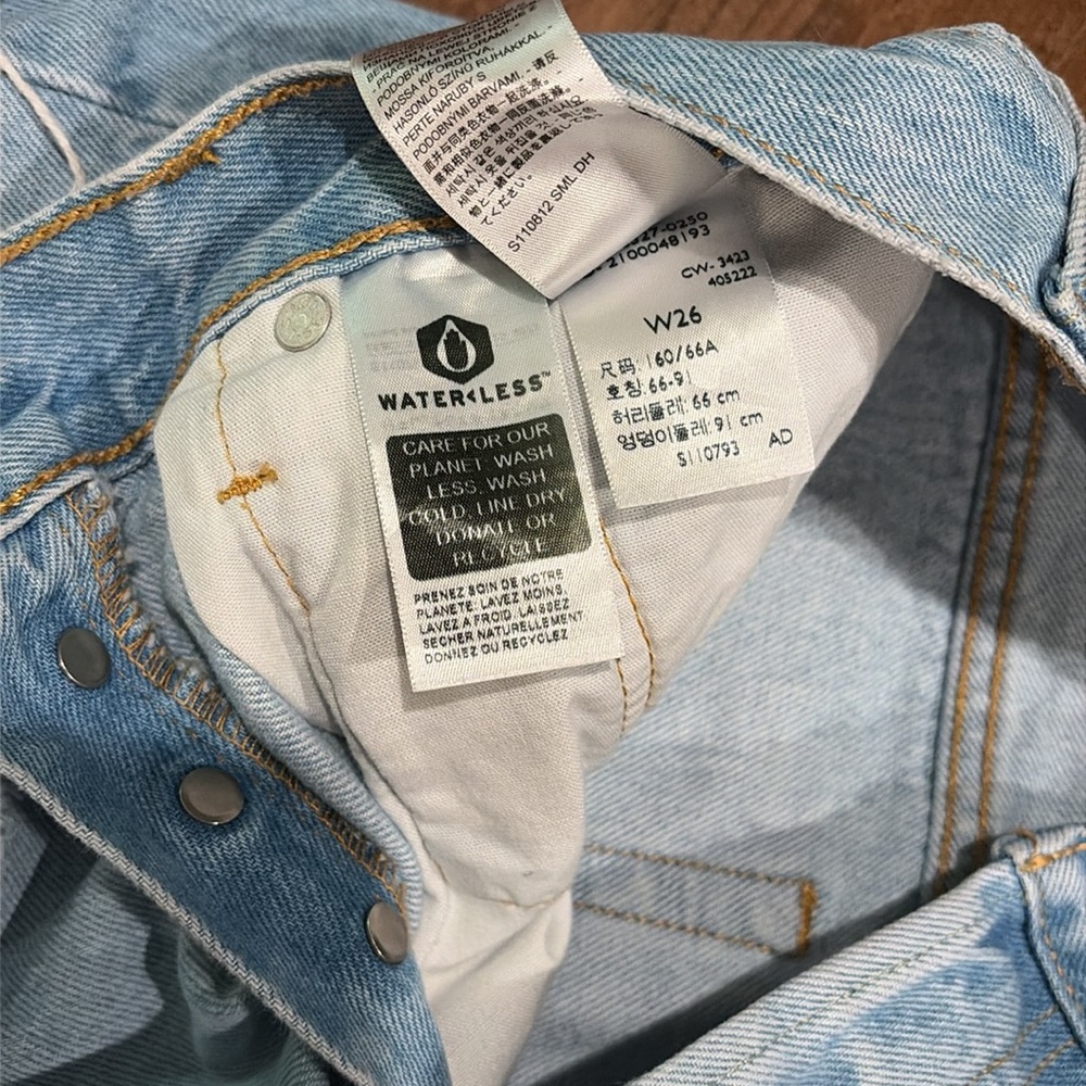 Levi 501 denim shorts - Picture 3 of 3